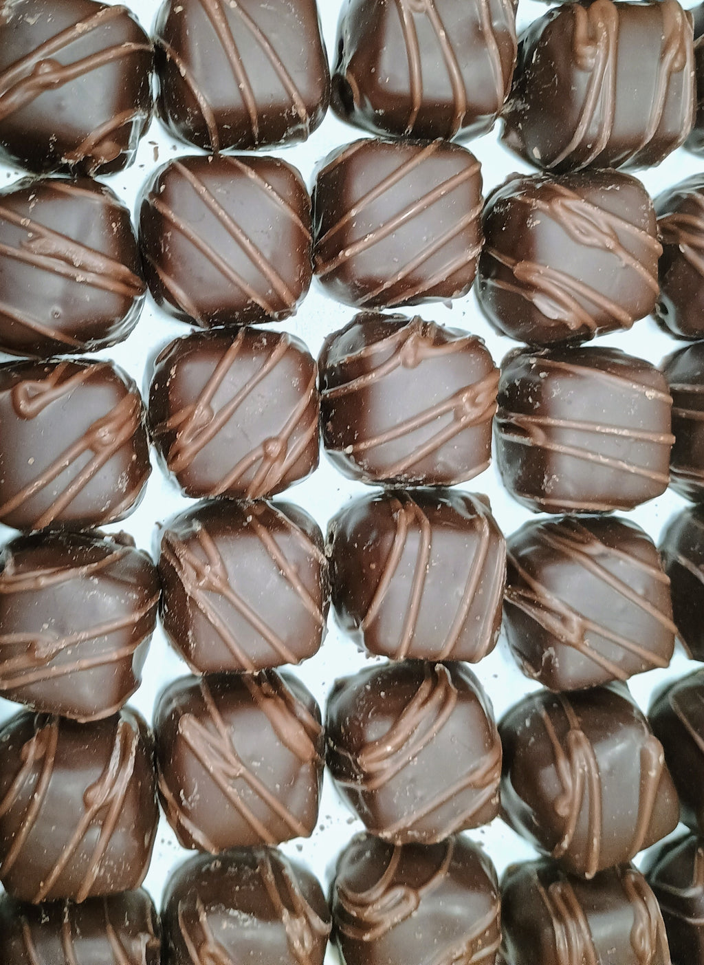 Asher Dark Chocolate Vanilla Caramels 9.8 oz Gift Box