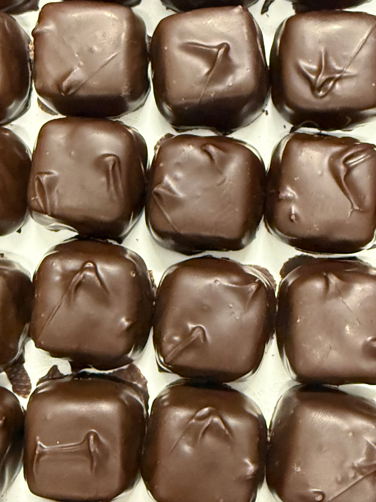 Asher Dark Chocolate Mocha Latte Flavored Caramels 9.8 oz Gift Box