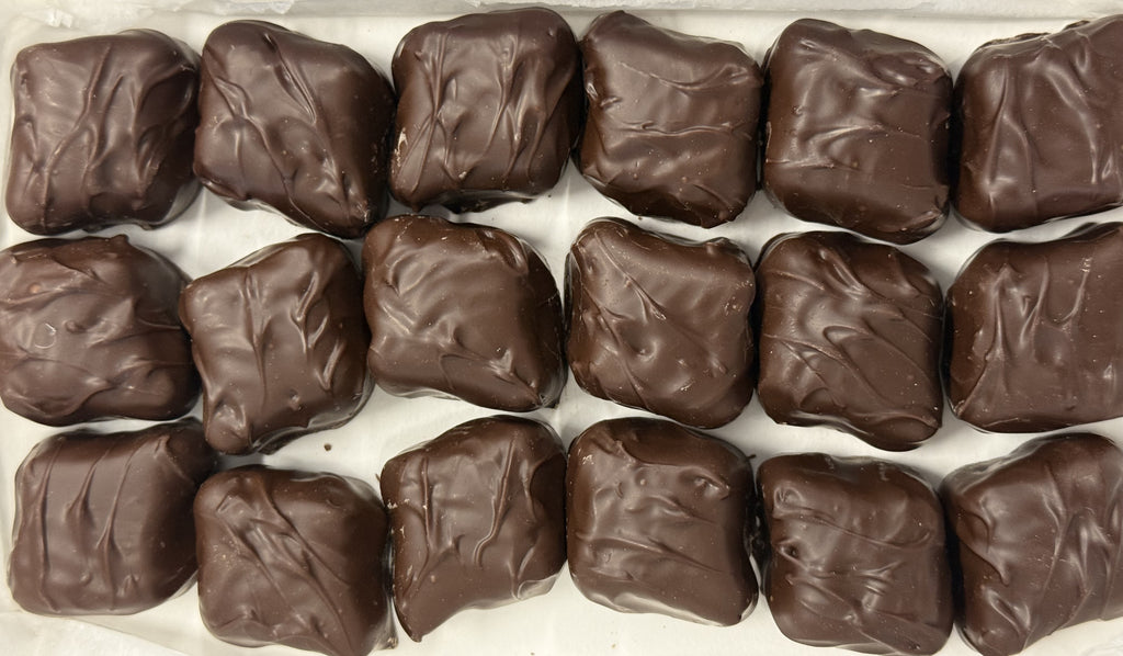 Asher Dark Chocolate Strawberry Cream 10.6 oz Gift Box
