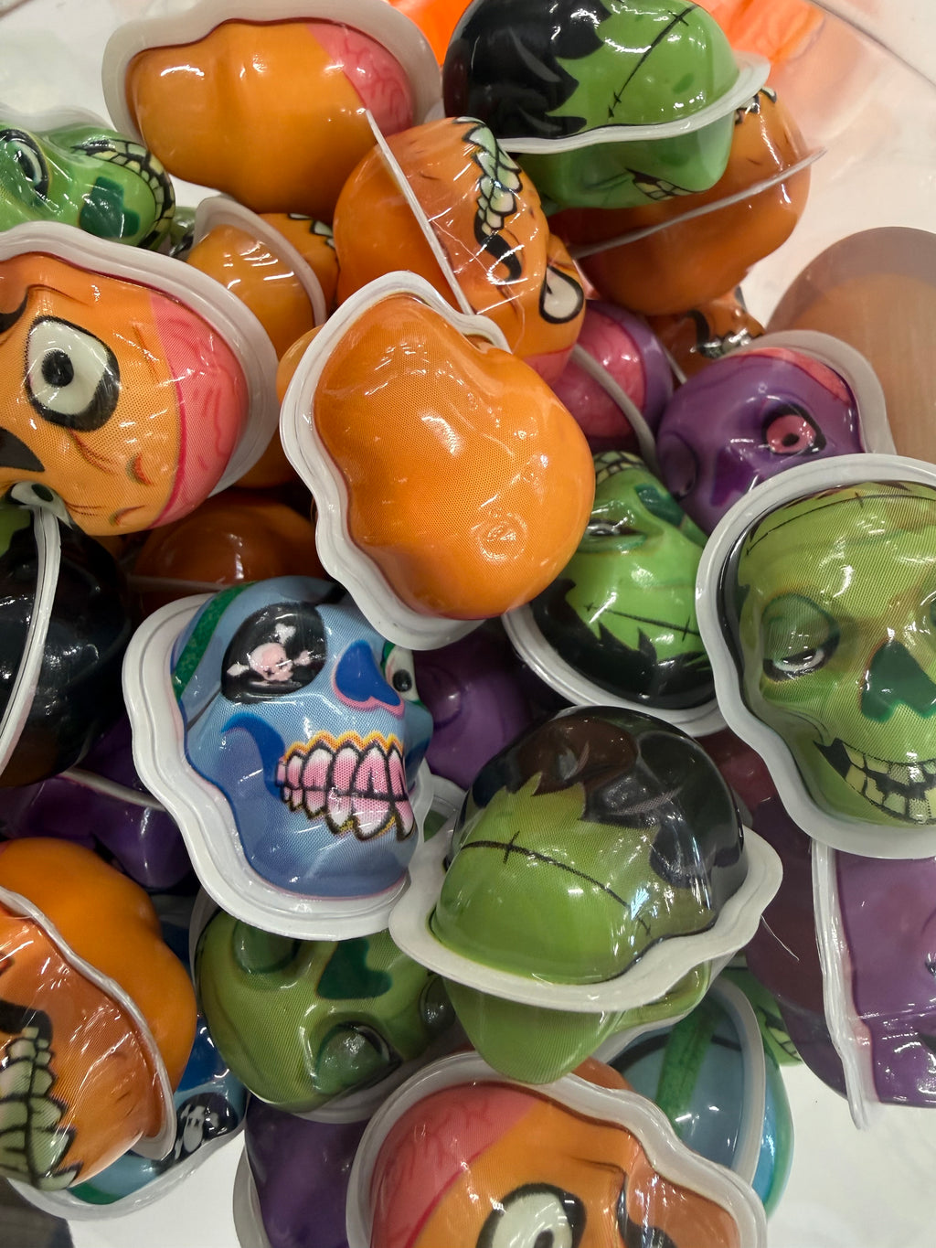 Fun Tasty Gummy Skulls Candy Jar (60 Pieces)