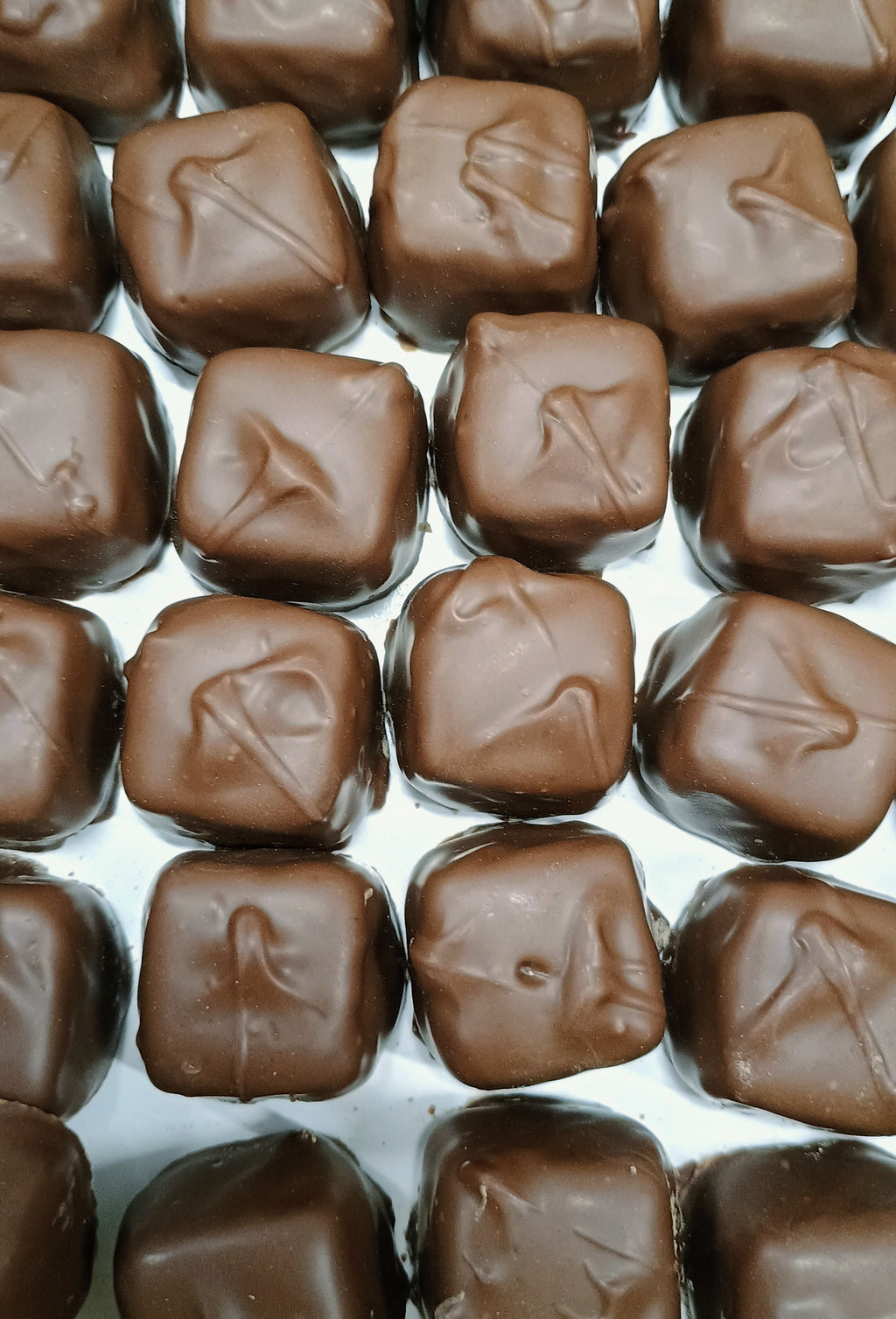 Asher Milk Chocolate Chocolate Caramel 11 oz Gift Box