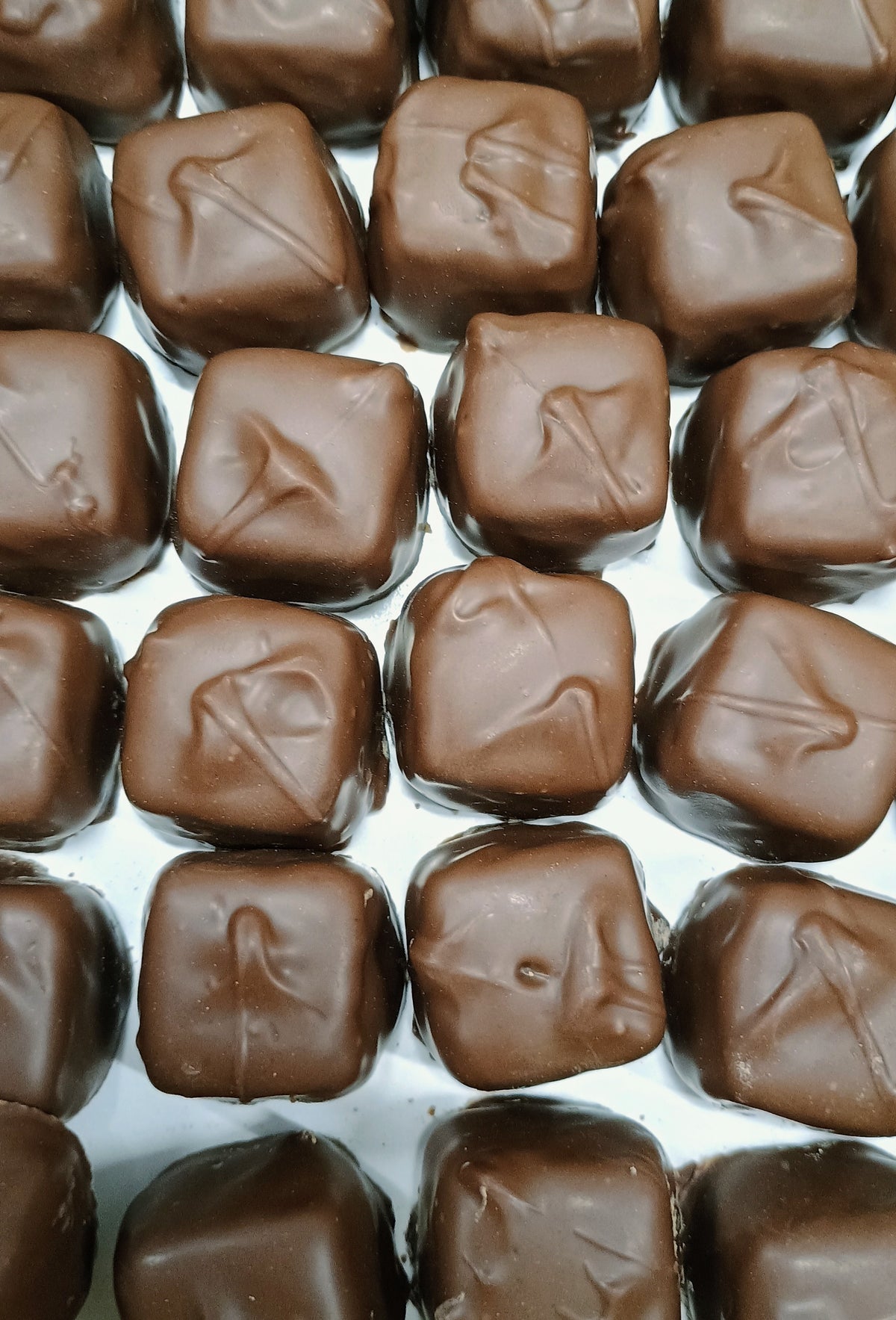 Asher Milk Chocolate Chocolate Caramel 11 oz Gift Box