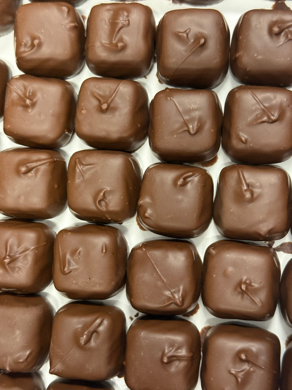 Asher Milk Chocolate Butter Rum Flavored Caramels 10 oz Gift Box