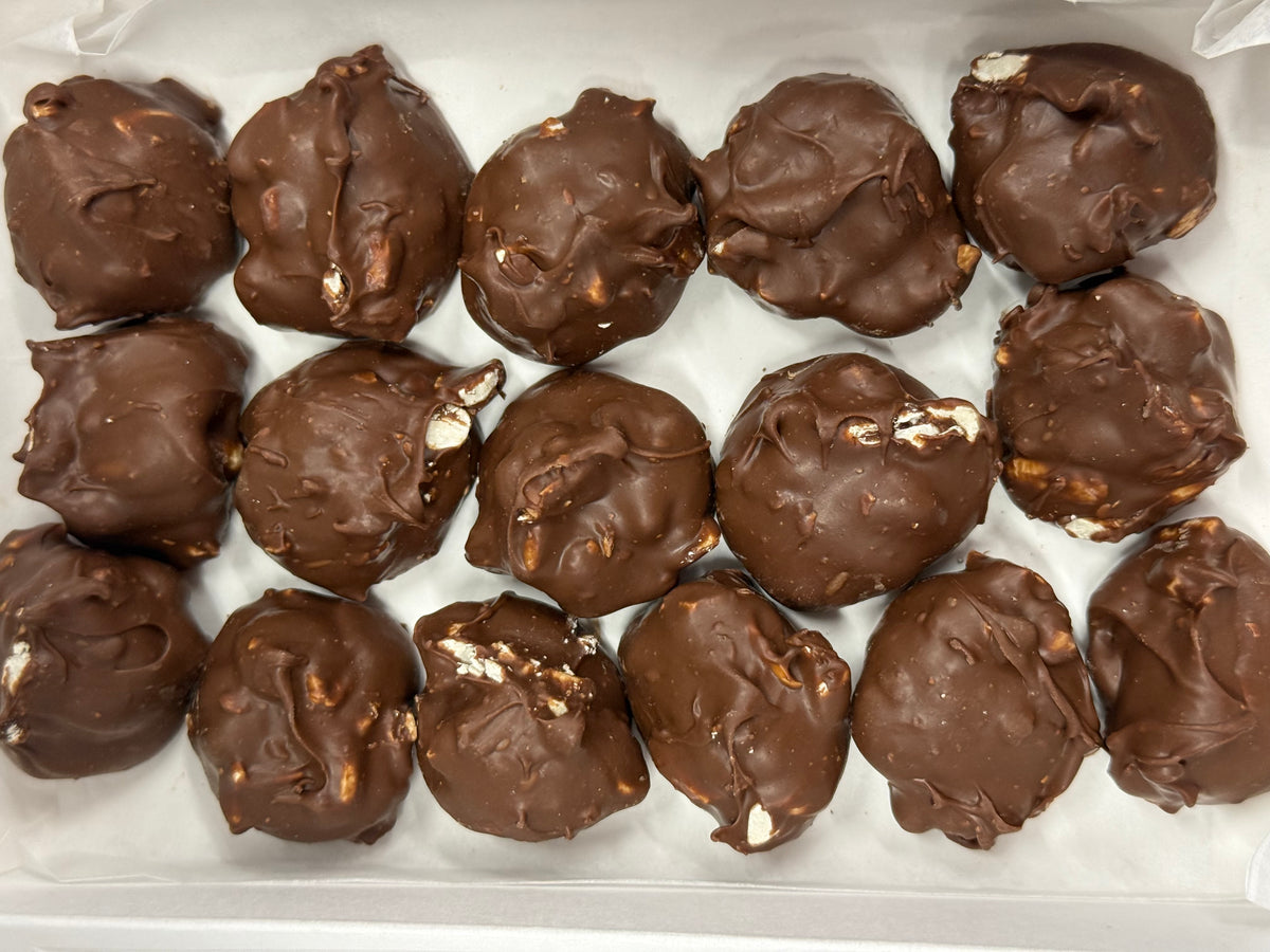 Asher Sugar Free Milk Chocolate Cashew Clusters 6.7 oz Gift Box