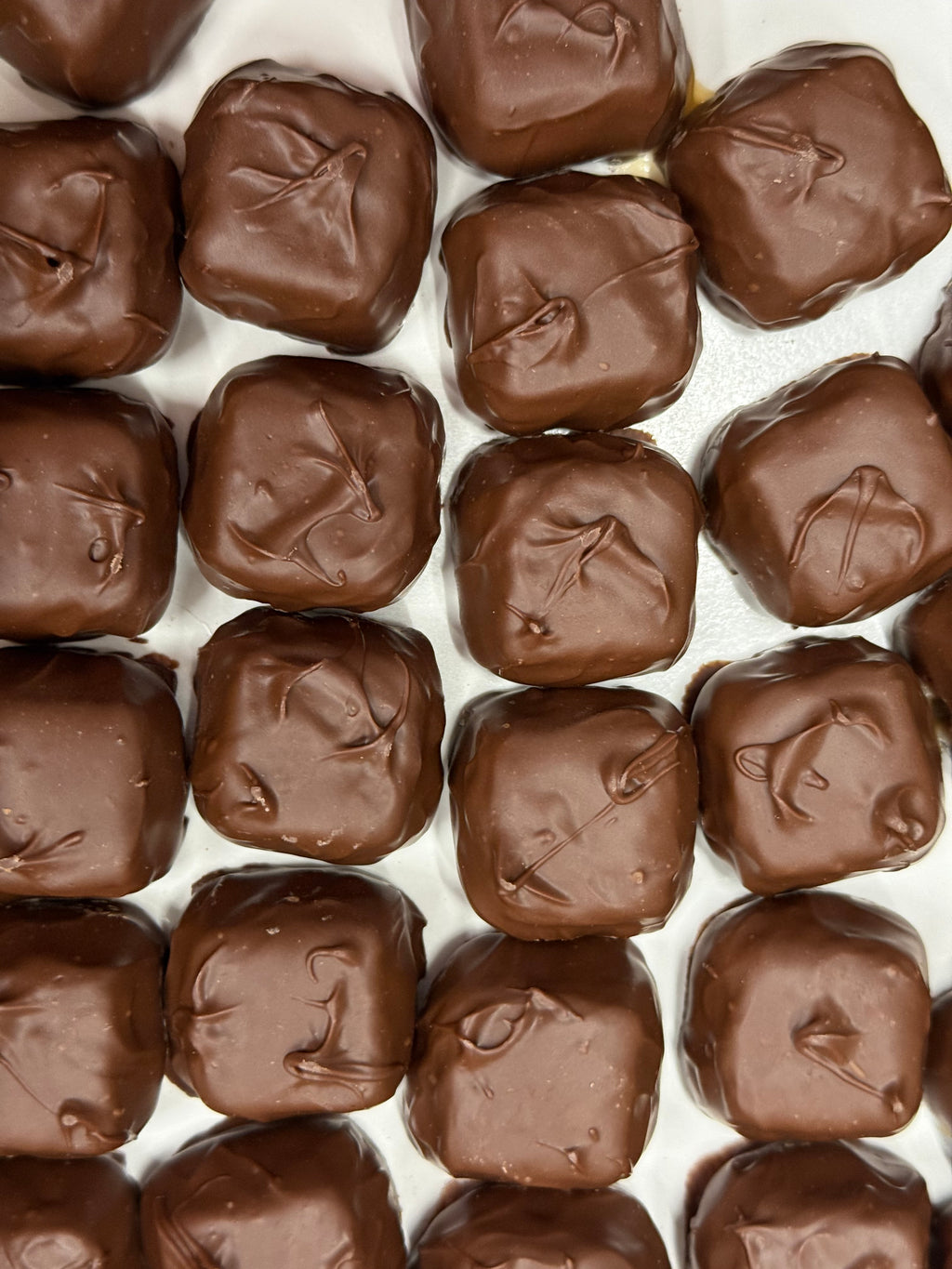 Asher Sugar Free Milk Chocolate Vanilla Caramels 11 oz Gift Box