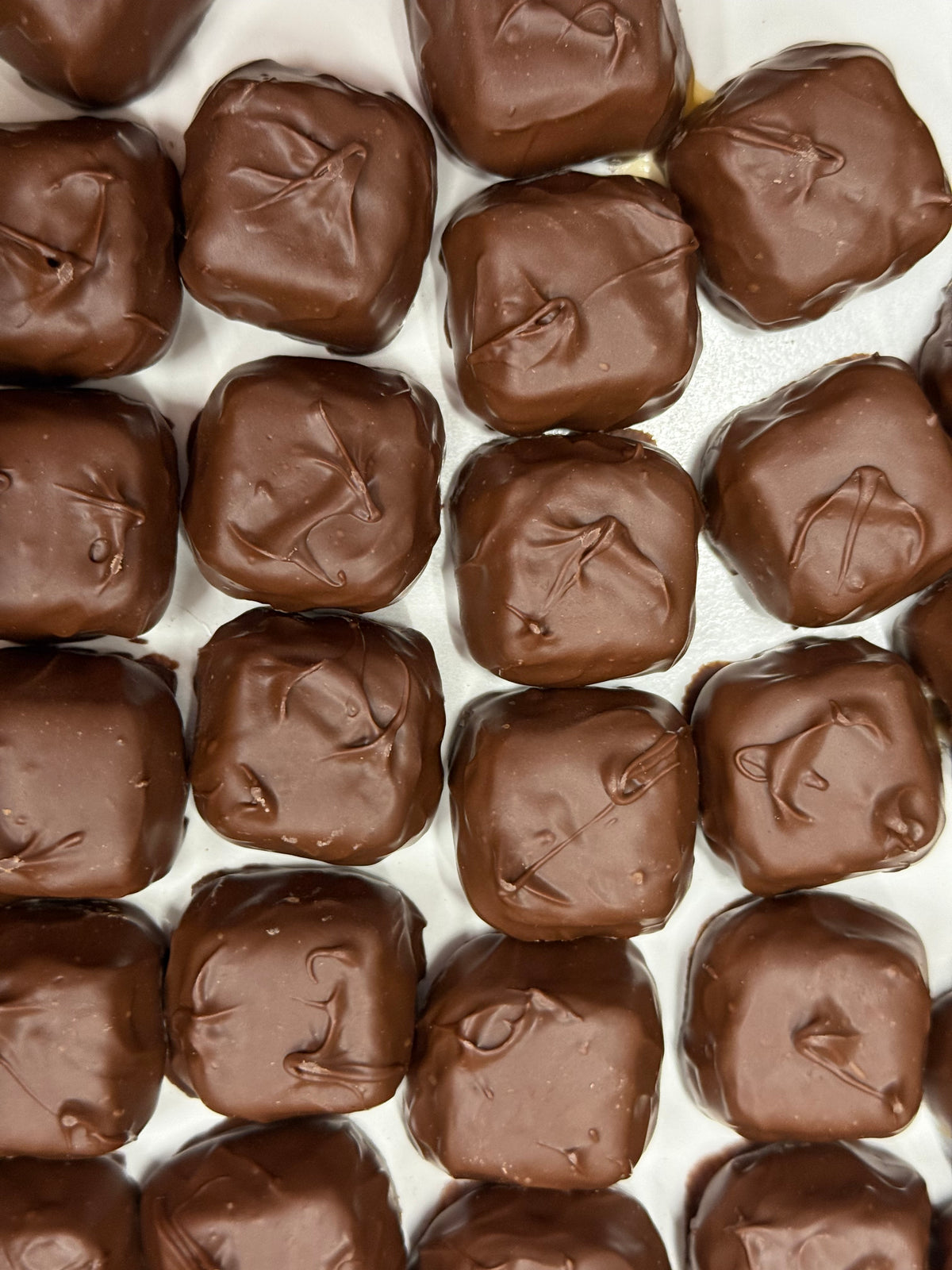 Asher Sugar Free Milk Chocolate Vanilla Caramels 11 oz Gift Box